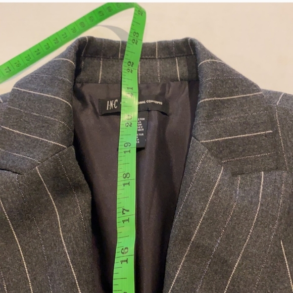 INC Gray & White Pinstripe Button Front Cropped Blazer Jacket Women Size 6 - Picture 10 of 11
